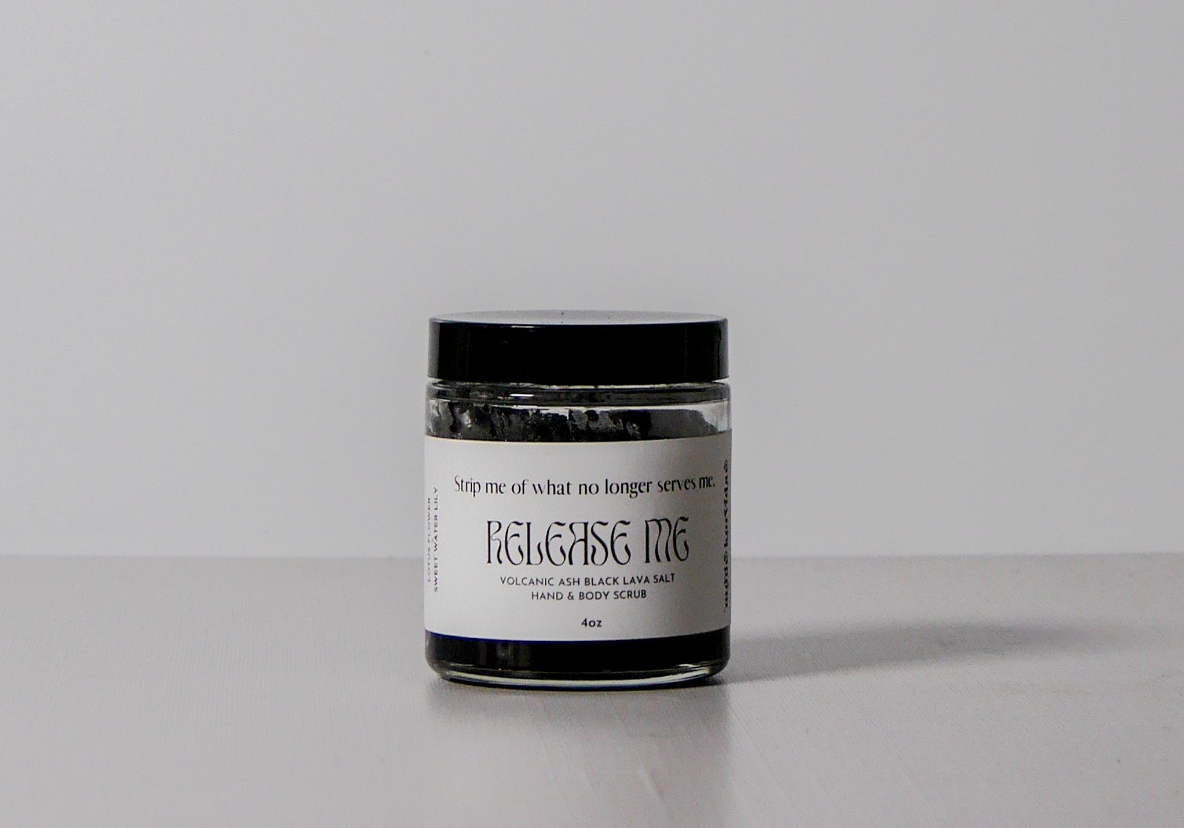 Release Me - Black Lava Salt Scrub - Mode Korvidae